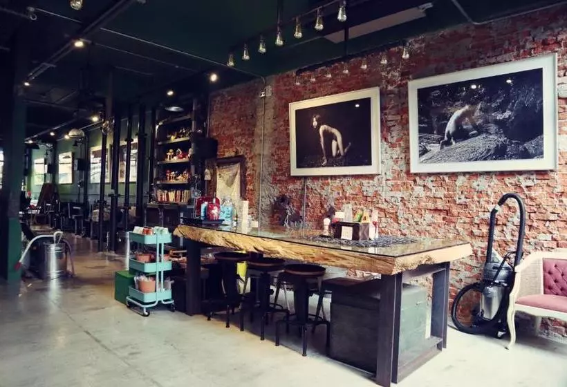 旅充人文 Travel Charger Hostel