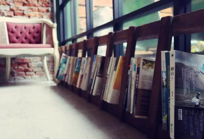 旅充人文 Travel Charger Hostel