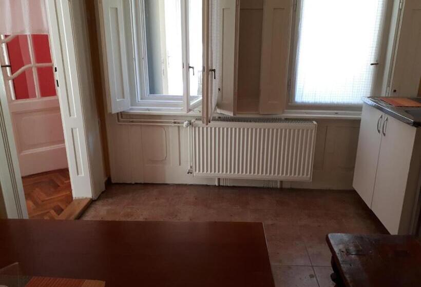 Bed And Breakfast Caffe Caffe