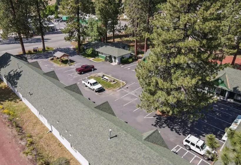 Green Gables Motel & Suites