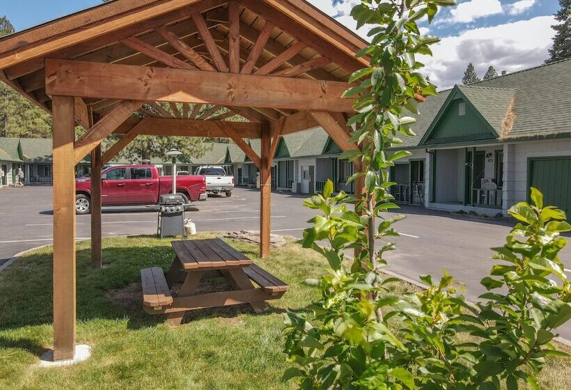 Green Gables Motel & Suites