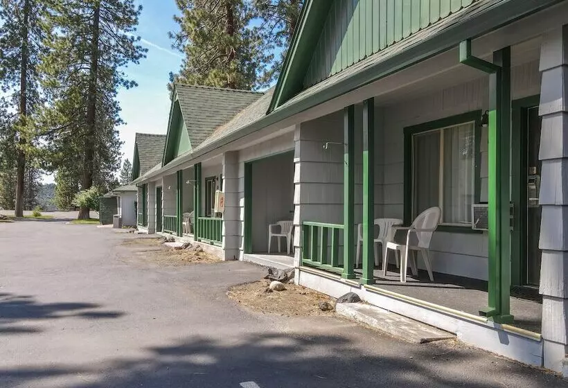 Green Gables Motel & Suites