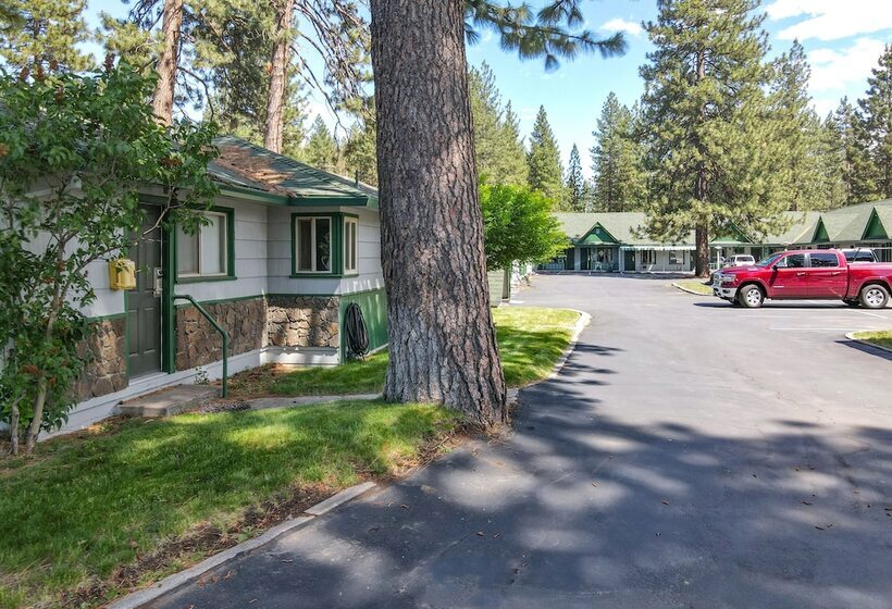 Green Gables Motel & Suites