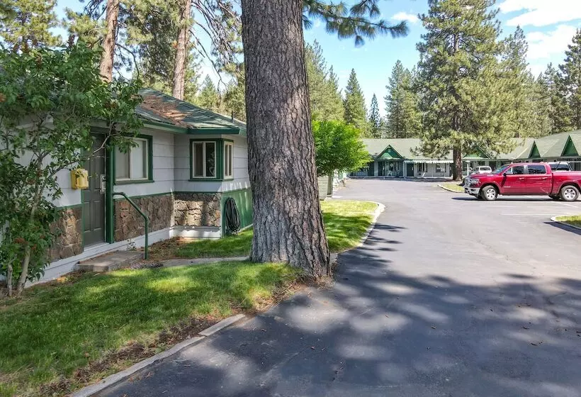 Green Gables Motel & Suites