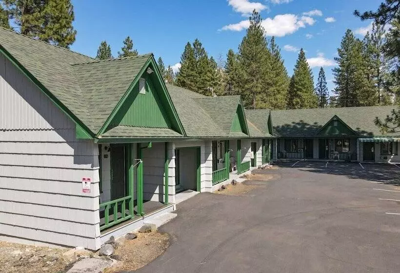 Green Gables Motel & Suites