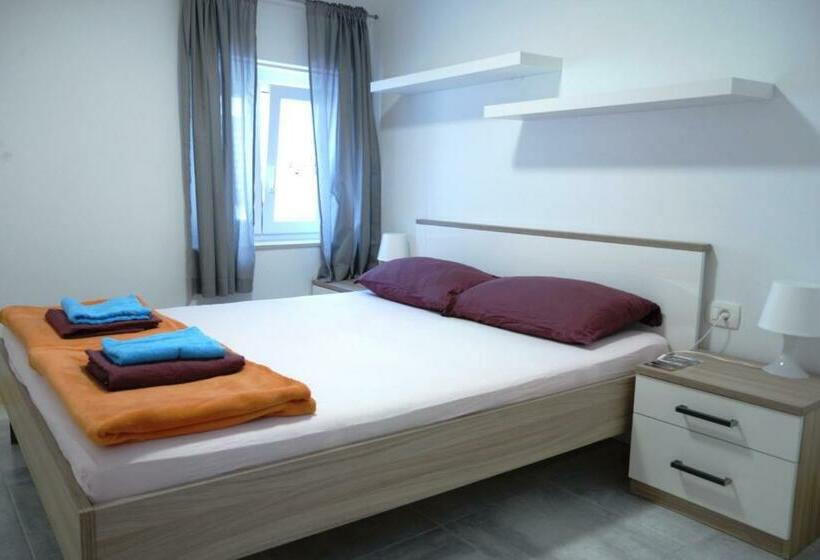 Hostel Pirano