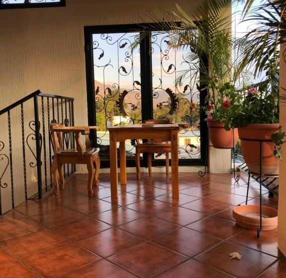 هتل Posada De Los Volcanes