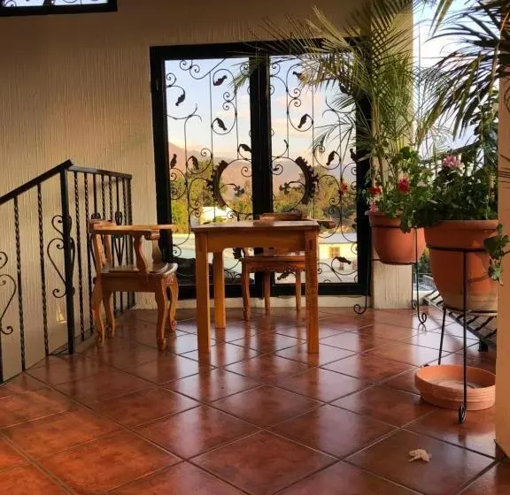 هتل Posada De Los Volcanes