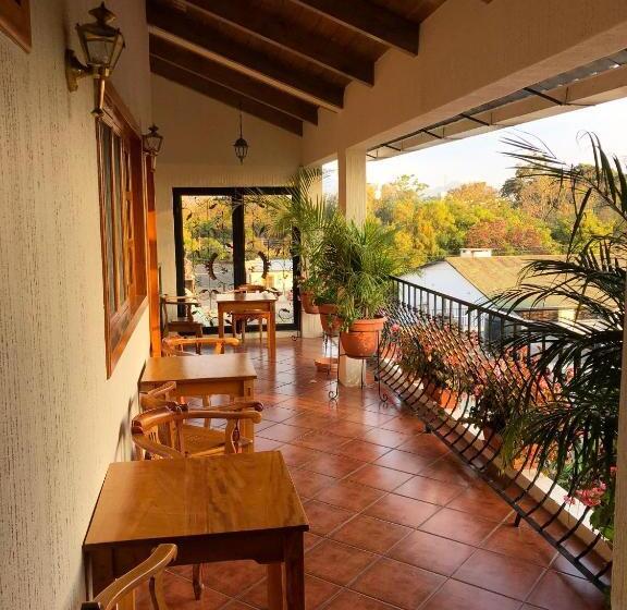 هتل Posada De Los Volcanes