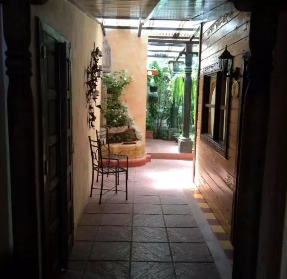 هتل Posada De Los Volcanes