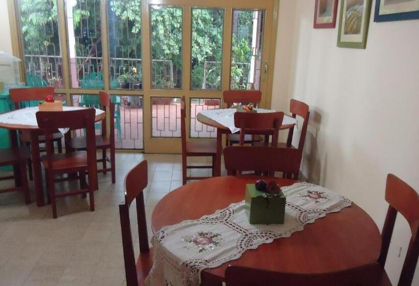 La Casa De Pedro Hostel