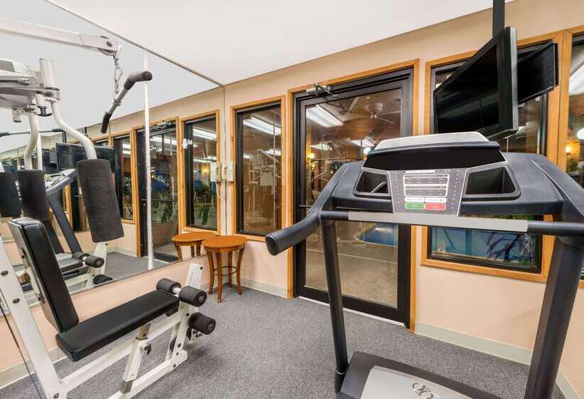 Hotel Baymont By Wyndham Enid