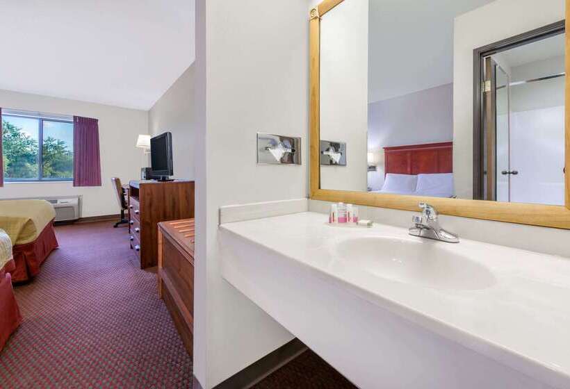 Hotel Baymont By Wyndham Enid