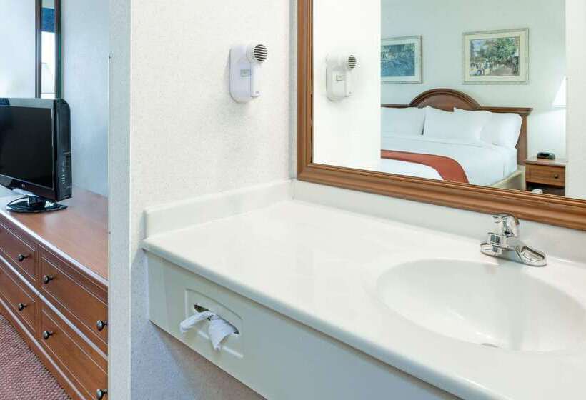 فندق Baymont By Wyndham Howell/brighton