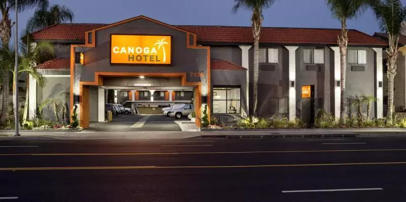 Canoga Hotel At Warner Center