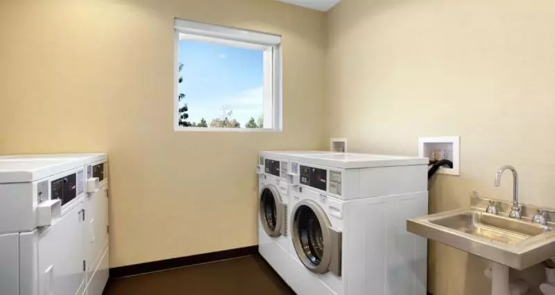 Canoga Hotel At Warner Center