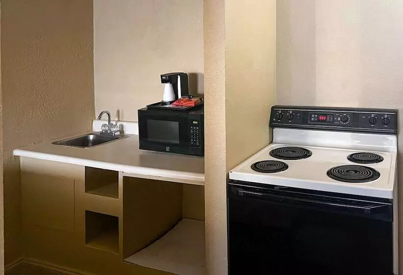 Clarion Hotel & Suites