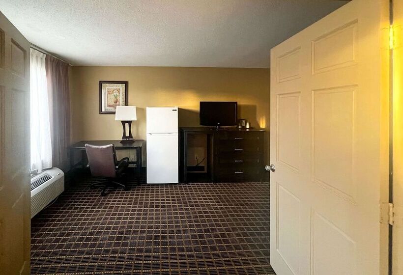 Clarion Hotel & Suites