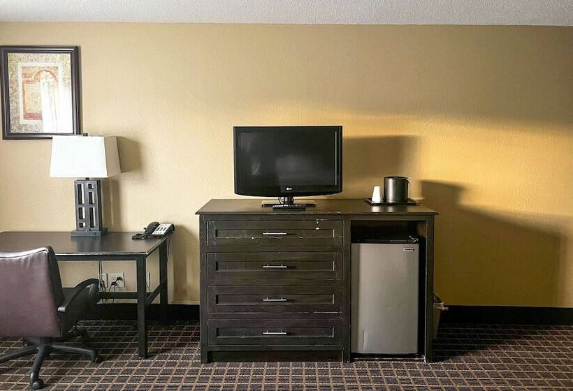 Clarion Hotel & Suites