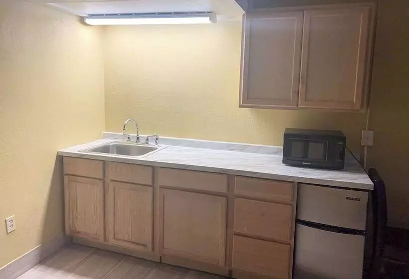 Clarion Hotel & Suites