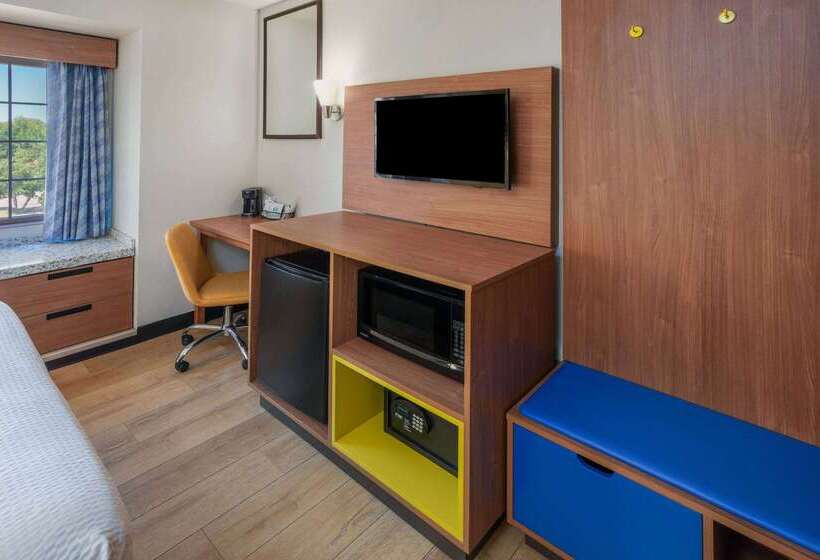 호텔 Days Inn & Suites By Wyndham Greeley