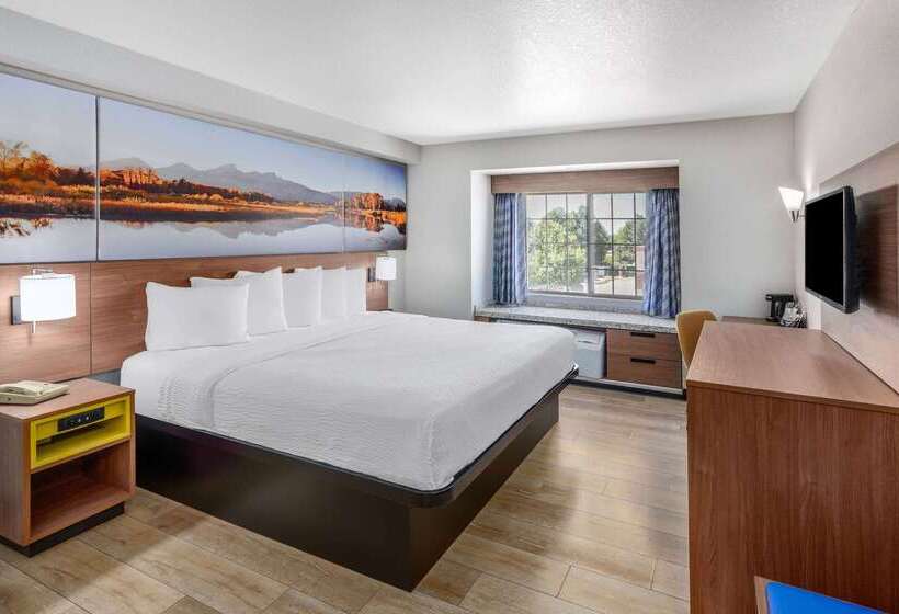 호텔 Days Inn & Suites By Wyndham Greeley