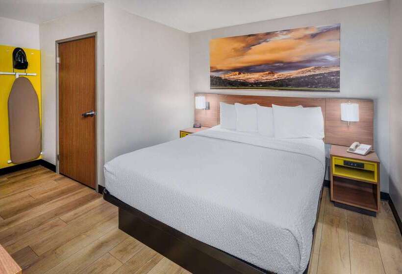 호텔 Days Inn & Suites By Wyndham Greeley