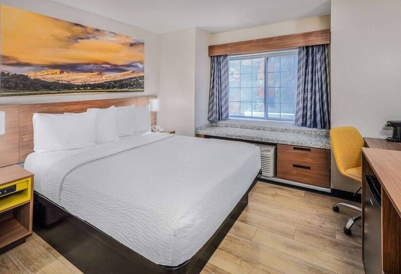 호텔 Days Inn & Suites By Wyndham Greeley