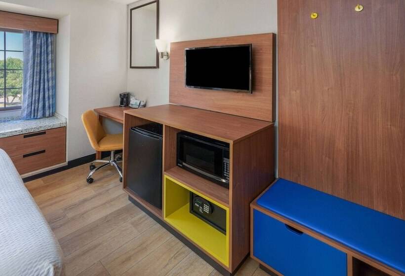 호텔 Days Inn & Suites By Wyndham Greeley