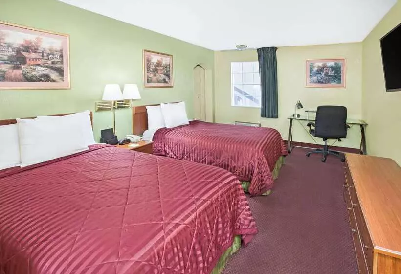 Отель Days Inn & Suites By Wyndham Terre Haute