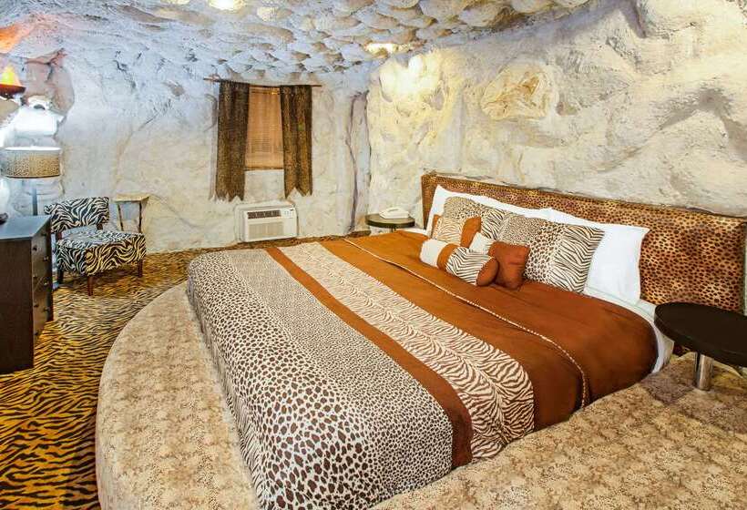 בית מלון כפרי Days Inn & Suites By Wyndham Terre Haute