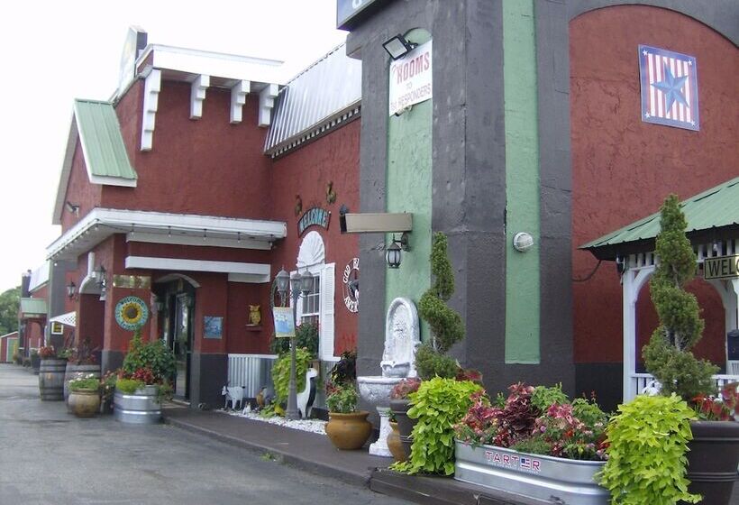 בית מלון כפרי Days Inn & Suites By Wyndham Terre Haute