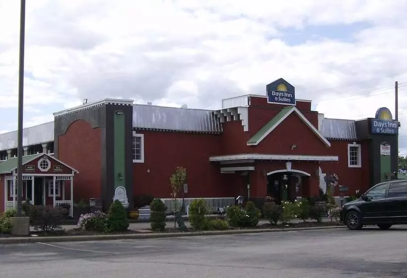 Отель Days Inn & Suites By Wyndham Terre Haute