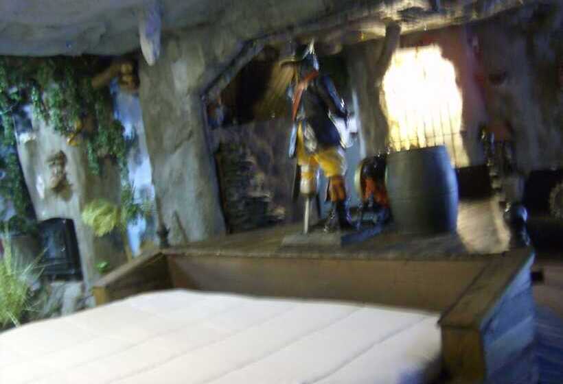 בית מלון כפרי Days Inn & Suites By Wyndham Terre Haute