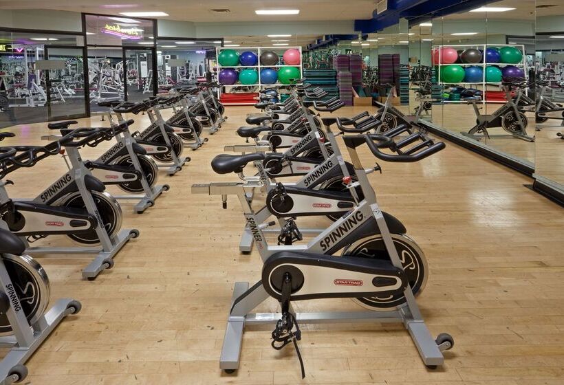 هتل Doubletree By Hilton Cape Cod Hyannis