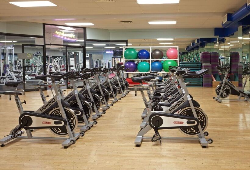 هتل Doubletree By Hilton Cape Cod Hyannis