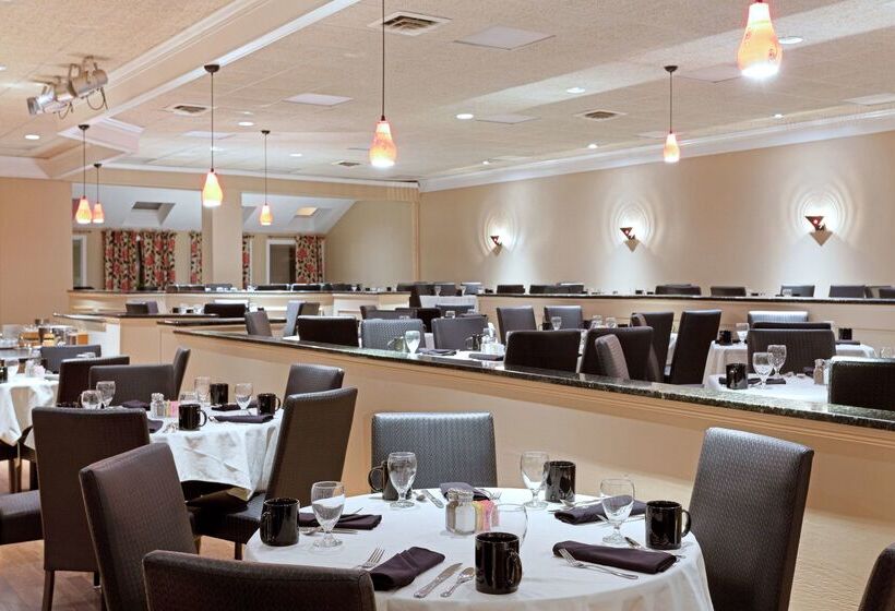 هتل Doubletree By Hilton Cape Cod Hyannis