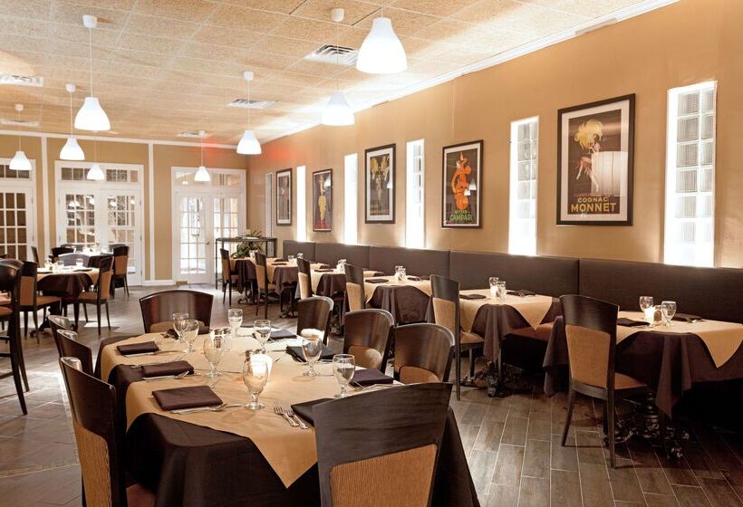 هتل Doubletree By Hilton Cape Cod Hyannis