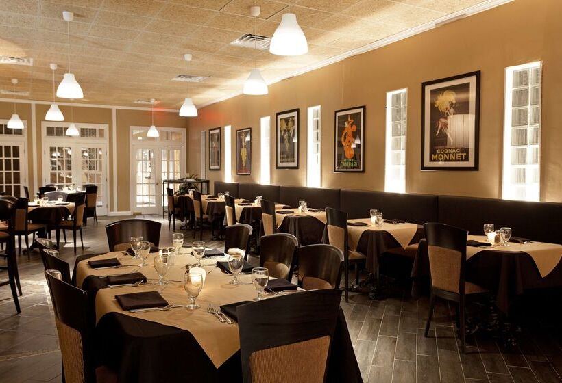 هتل Doubletree By Hilton Cape Cod Hyannis