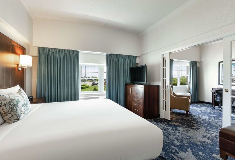 هتل Doubletree By Hilton Cape Cod Hyannis