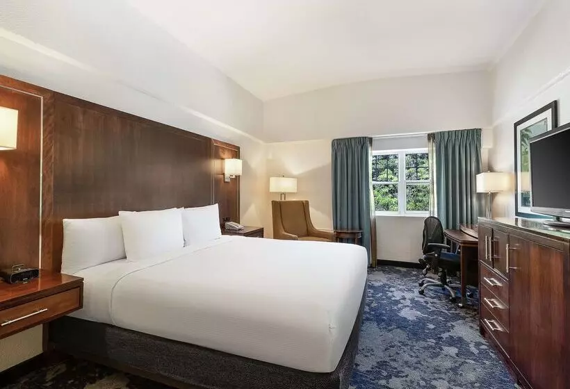 Otel Doubletree By Hilton Cape Cod Hyannis