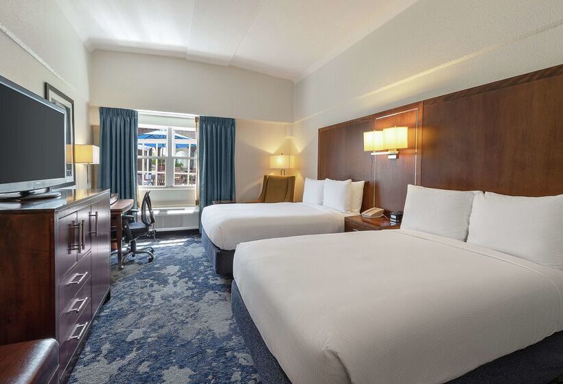 هتل Doubletree By Hilton Cape Cod Hyannis