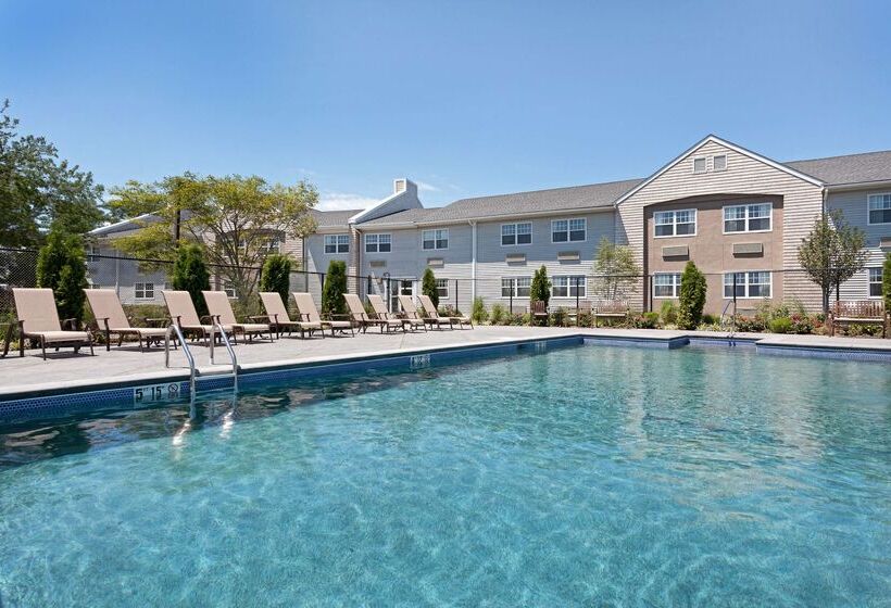 هتل Doubletree By Hilton Cape Cod Hyannis
