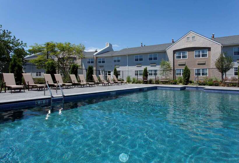 هتل Doubletree By Hilton Cape Cod Hyannis