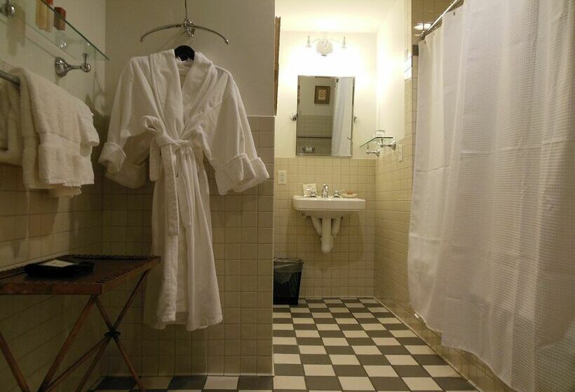 Отель Inn On Broadway