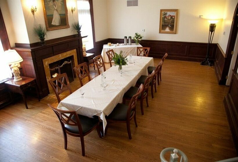 Отель Inn On Broadway