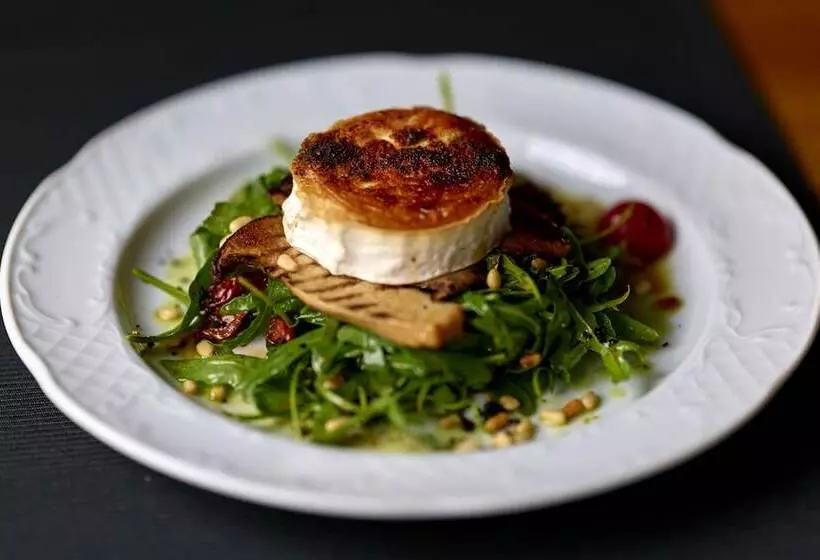 酒店 Madrisa Lodge