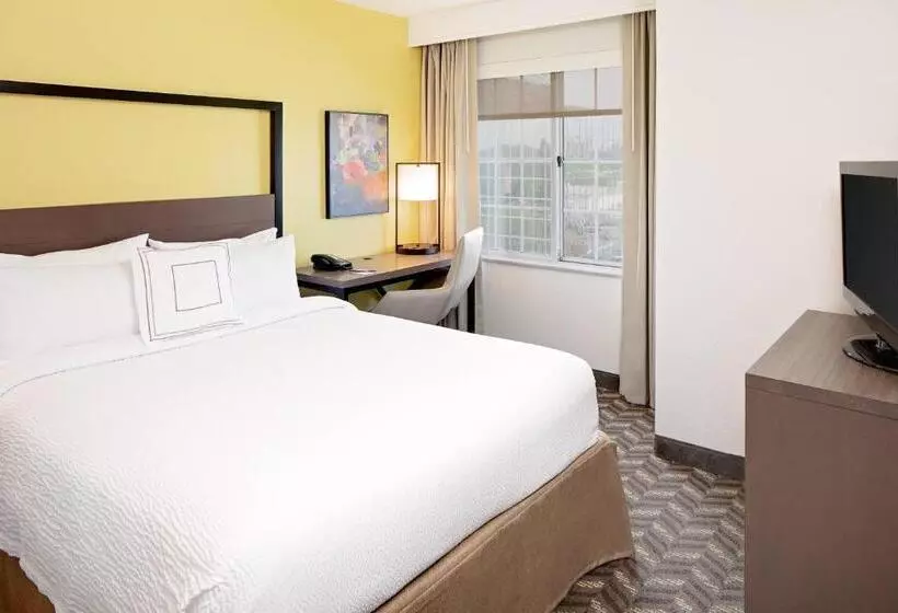 Отель Residence Inn By Marriott Tysons