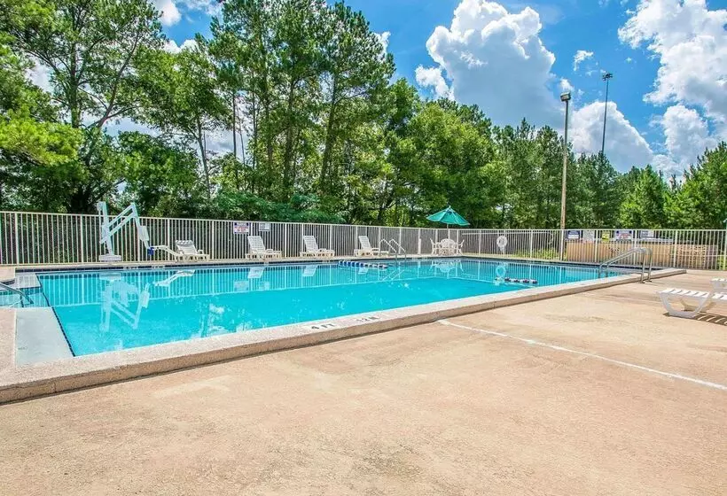 Hotelli Rodeway Inn Gainesville   University Area