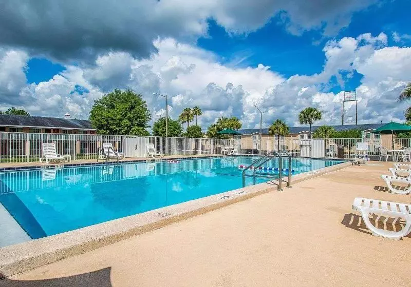 Hotelli Rodeway Inn Gainesville   University Area